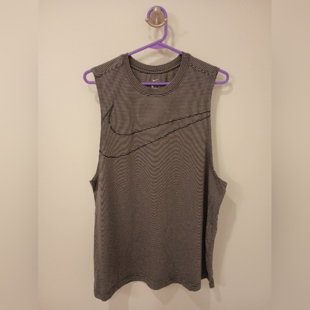 *NWOT* Nike dri-fit muscle tank
